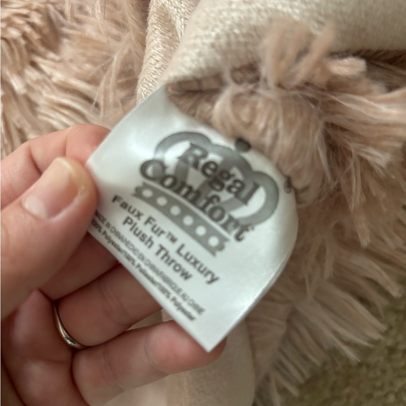 Super Soft Blanket - Picture 4 of 5